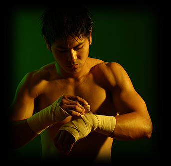 Boxer wrapping his hands
